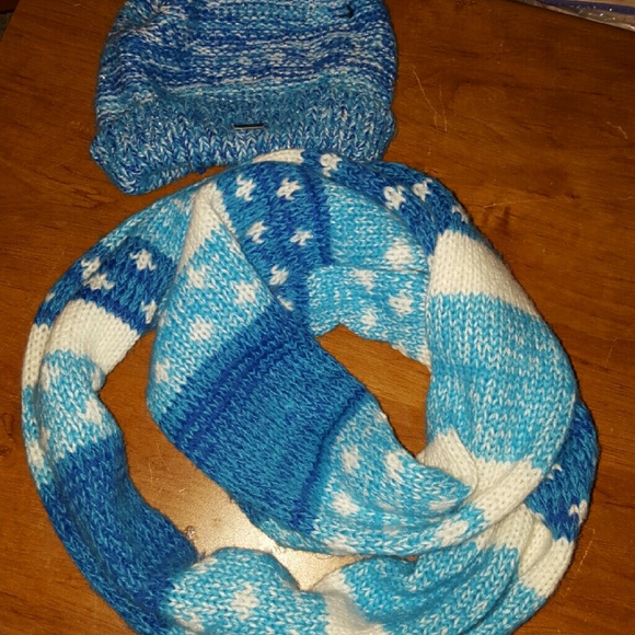 Hollister scarf and hat