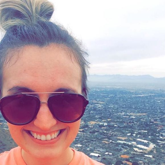 Meet your Posher, Caitlin