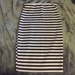 Long bodycon striped pencil skirt