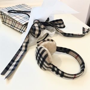 ❤SALE❤️ Burberry 100% cashmere check earmuffs