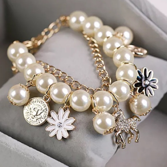 Jewelry - Gold Horse Charm Bracelet