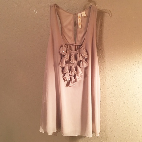 🎉REDUCED‼️🎉 - Beige Tank Top Blouse - Picture 2 of 4