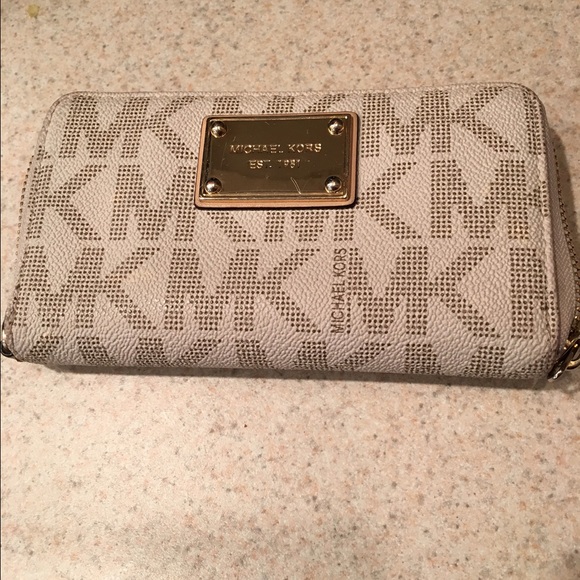 Michael Kors wristlet/wallet