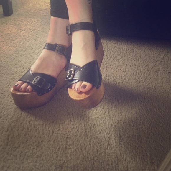 Wooden platform wedges