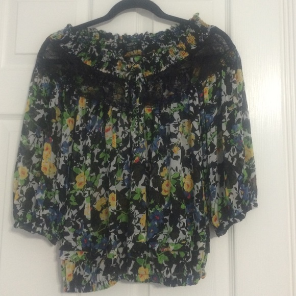 cute blouse! floral design on it