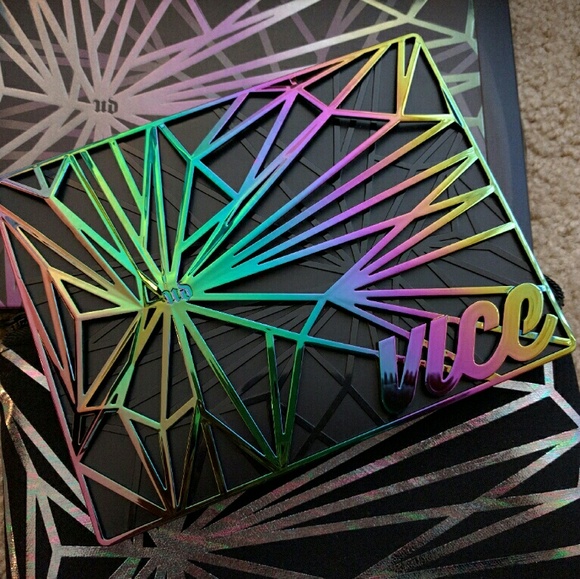 Urben Decay VICE 4 eyeshadow palette LE