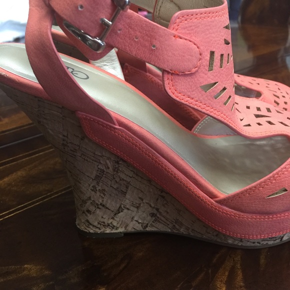 Shoes - Picture 2 of 4
