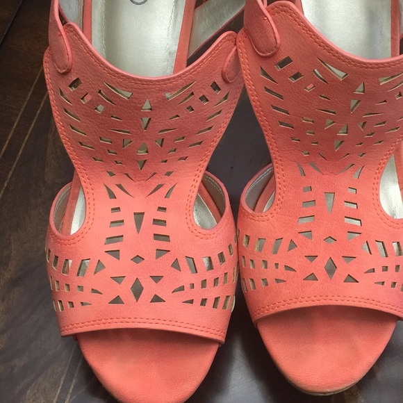 Shoes - Picture 3 of 4