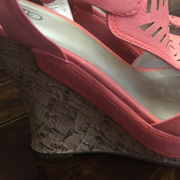 Shoes - Picture 4 of 4