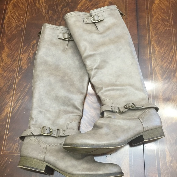 Boots - Picture 1 of 4