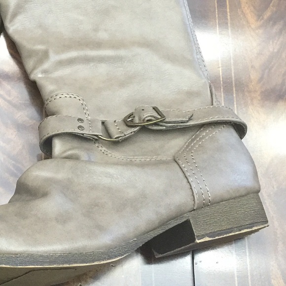 Boots - Picture 3 of 4