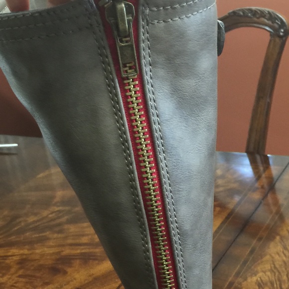Boots - Picture 4 of 4