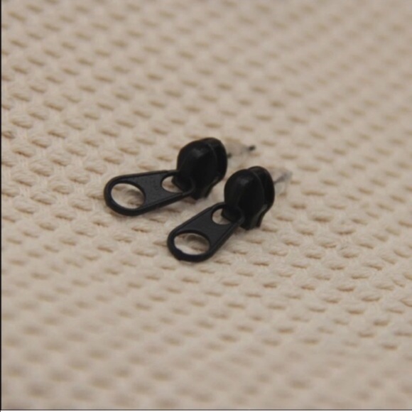 Black Zipper Earrings✨reduced final price✨ - Picture 3 of 4