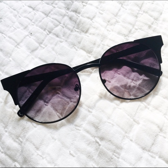 ✨hp✨ uo | purple tinted cat eye sunglasses