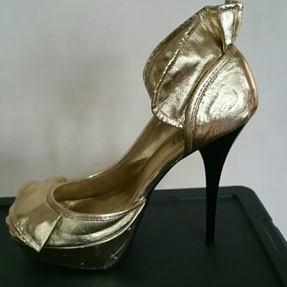 Golden flower stiletto