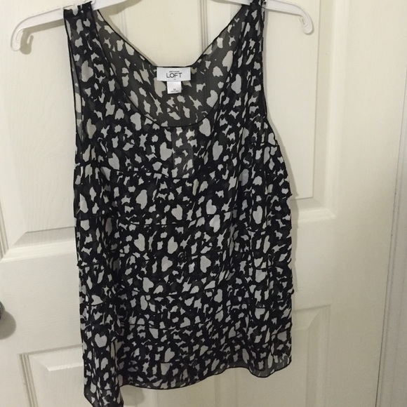 Cute Loft top! For the office or a casual day.