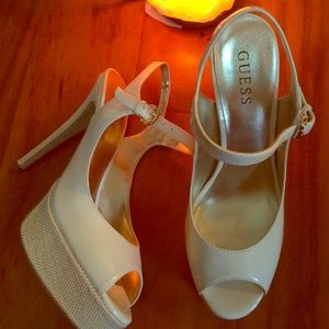GUESS Platform High- Heels