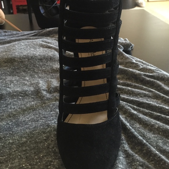 Pumps - Picture 4 of 4