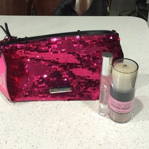V. S. Cosmetic travel bag with accessories