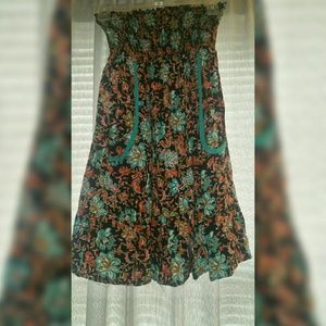 Bundle of two strapless mini-dresses with pockets