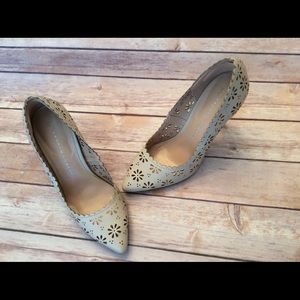LC * Lauren Conrad Floral Pumps