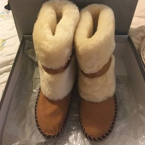 Jessica Simpson snow shearling boots