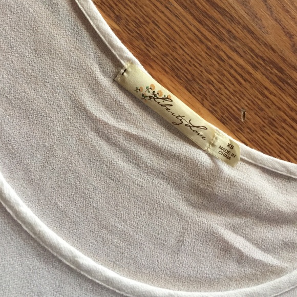 White top - Picture 2 of 3