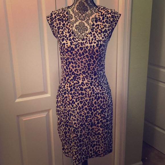 🎀 H&M Leopard Print Dress Small size 8