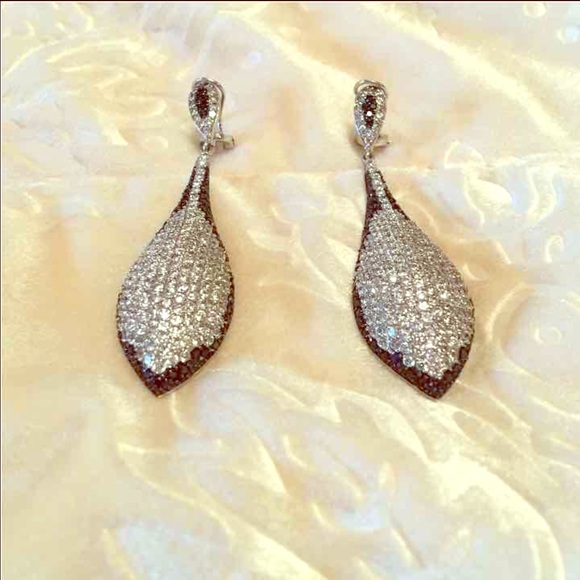Women's earrings
