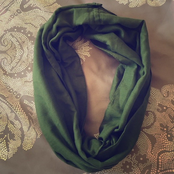 Small Green Infinity Scarf