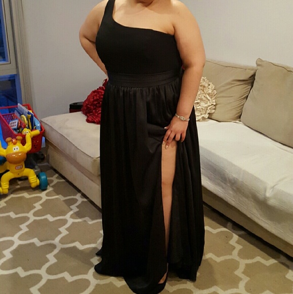 Vera Wang Dresses & Skirts - Vera Wang White Collection Bridemaid Dress