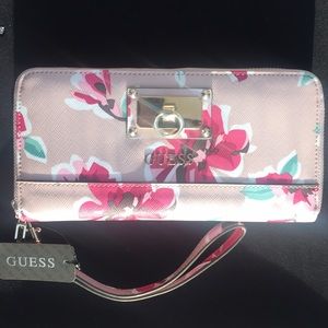 Floral wristlet perfect for spring! - NWT