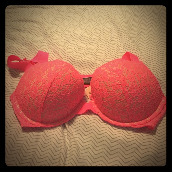 NWT Victoria's Secret push up bra.