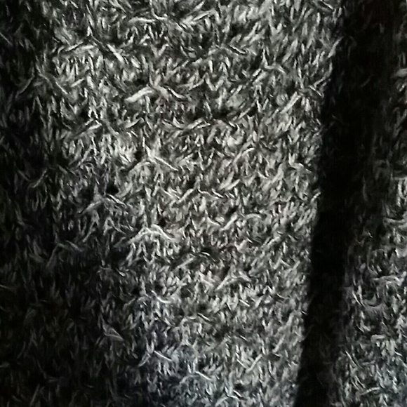 Very very nice looking sweater - Picture 3 of 3