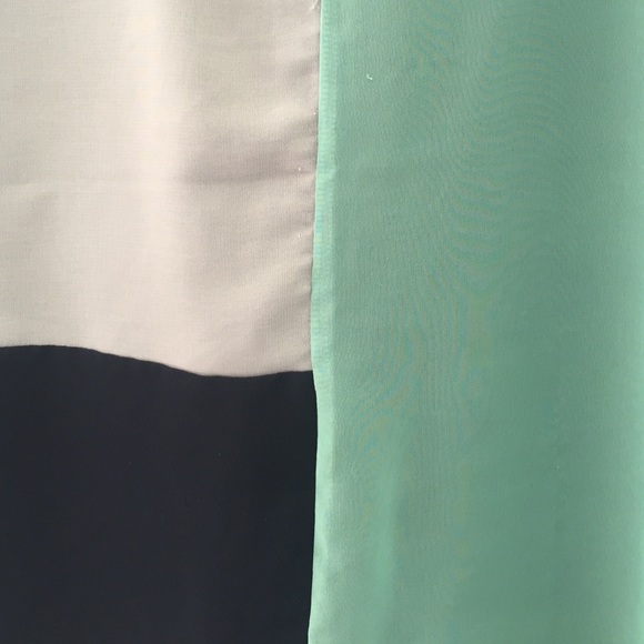Multicolored sheer front top - Picture 3 of 3