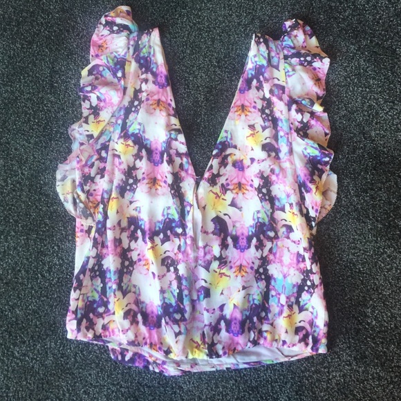 Floral detail tunic with ruffle sleeve detail - Picture 1 of 3