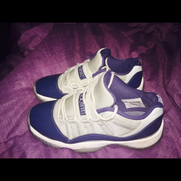 Air Jordan 11 (Georgetown's) - Picture 2 of 3
