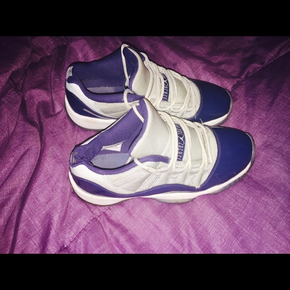 Air Jordan 11 (Georgetown's) - Picture 3 of 3