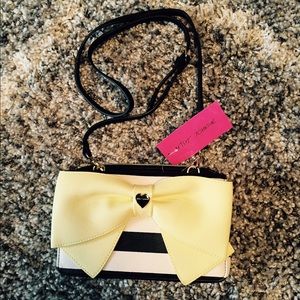💛 NWT BETSEY JOHNSON CROSSBODY BAG WITH BOW 💛