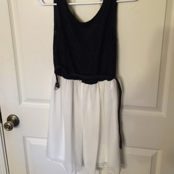 Black/white summer dress