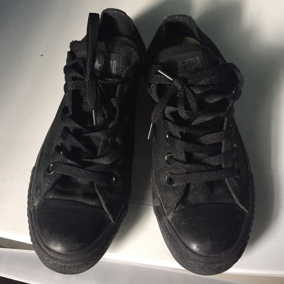 Black Converse size 7