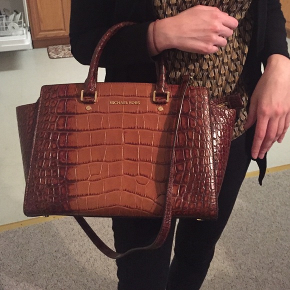 Michael Kors Selma Handbag - Picture 2 of 4