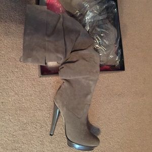 Steve Madden xennon grey suede size 7