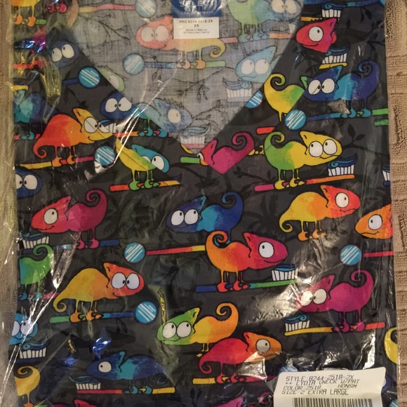 🌞Price drop 🌞Brand new in package! Scrub top!