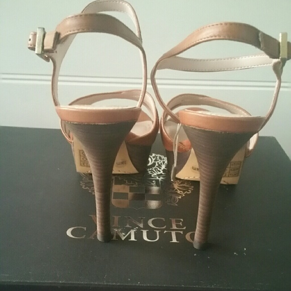 Vince Camuto Leather Sandals(I have 2 pairs) - Picture 3 of 4