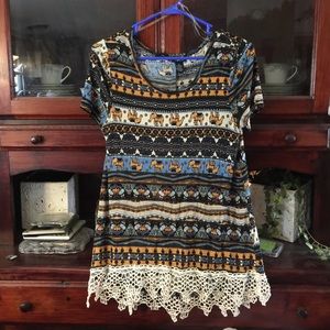 Print blouse with lace hem