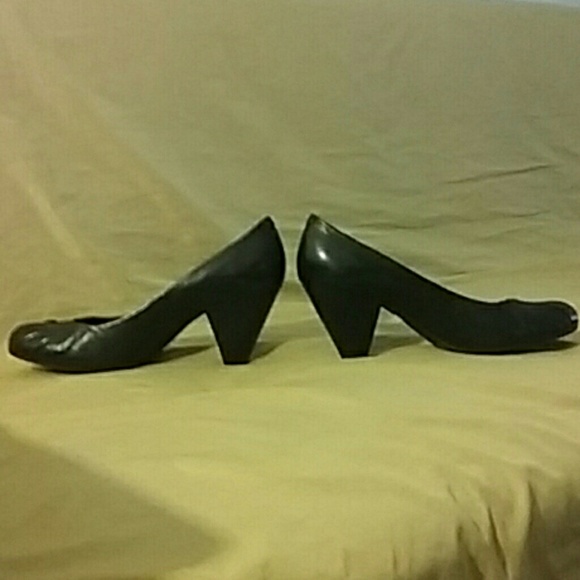 Gianni Bini Black Heels - Picture 2 of 3