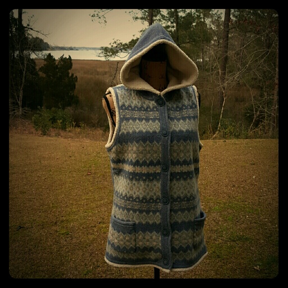 Sweater vest with hoodie