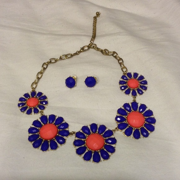 Purple and coral flower necklace with studs set