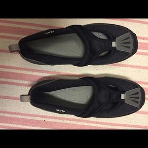 AHNU MARY JANE FLATS